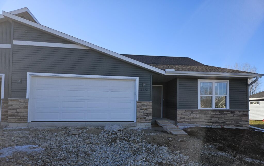 3773 Avery Lane Janesville front of home