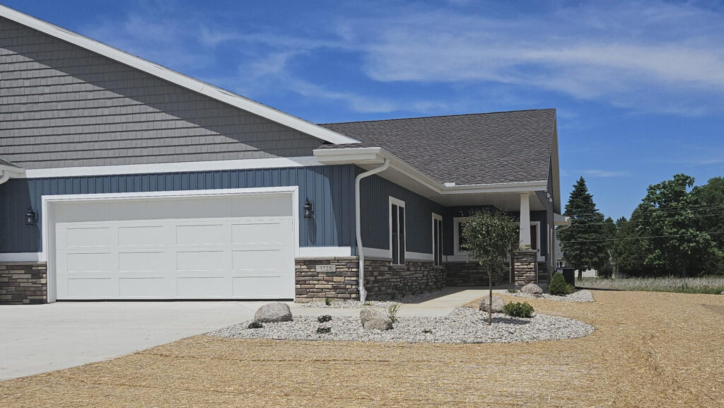 3725 Newcastle Dr, front of home image
